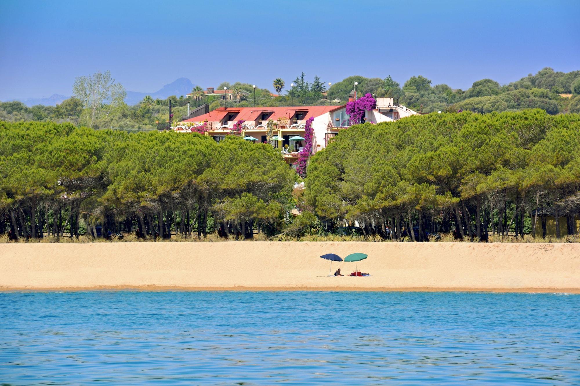 Domus De Janas Sul Mare Hotel Bari Sardo Kültér fotó