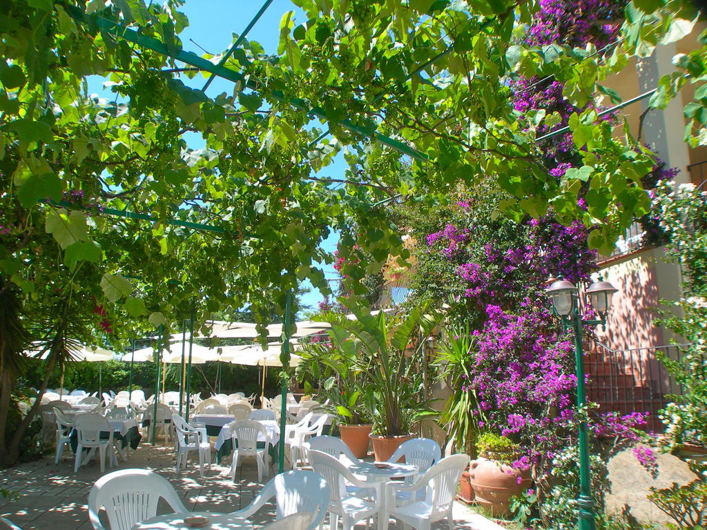 Domus De Janas Sul Mare Hotel Bari Sardo Kültér fotó